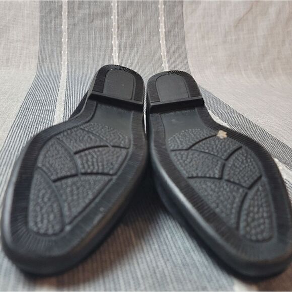 BASIC EDITIONS Christmas Wreath Loafers - Picture 11 of 11